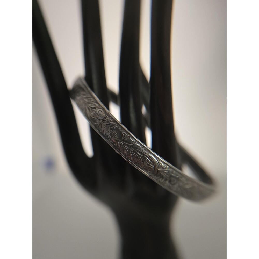 Vintage Sterling Silver Engraved Floral Bangle Bracelet.
